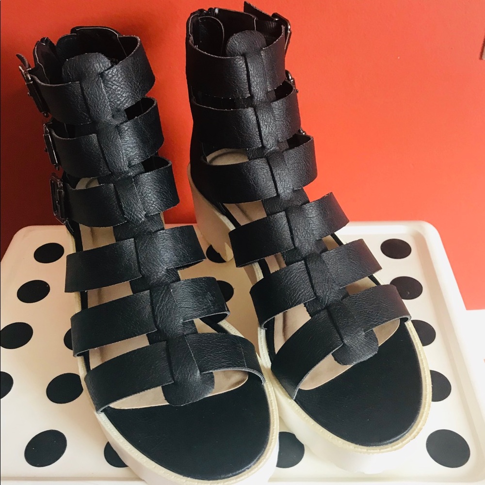 JUSTFAB Black and white Flat sandals